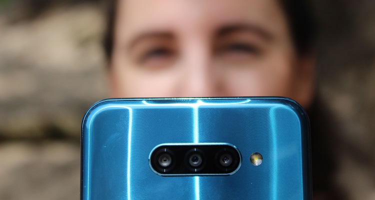 LG Q60 zoom