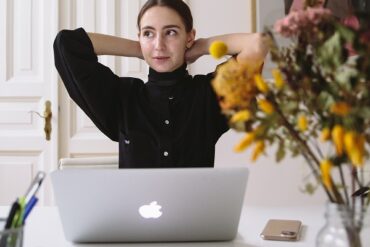 vrouw met laptop