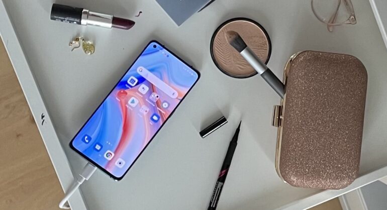 OPPO Reno4 Lifestyle
