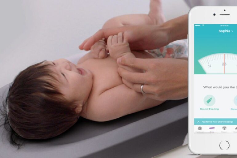 Dit is een slim aankleedkussen en babyweegschaal in één