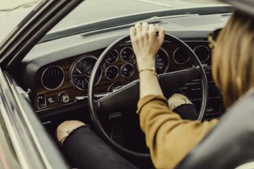 Vergeet je kind niet in de auto met dit slimme autostoelkussen