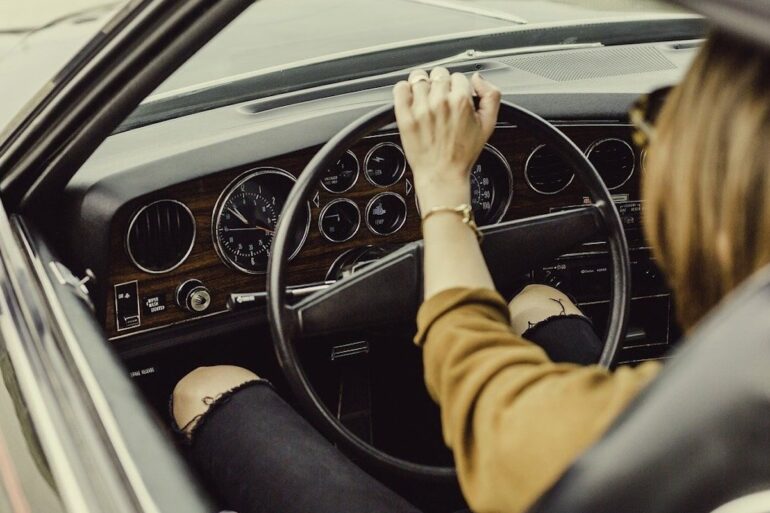 Vergeet je kind niet in de auto met dit slimme autostoelkussen