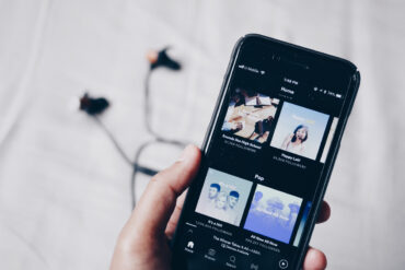 spotify op smartphone