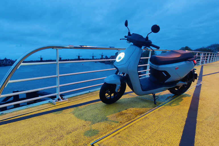 Niu scooter