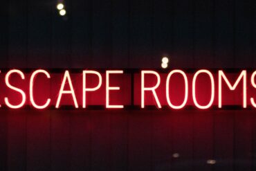 Neon bord: "Escape Rooms"