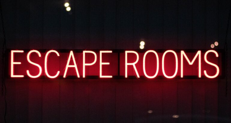 Neon bord: "Escape Rooms"