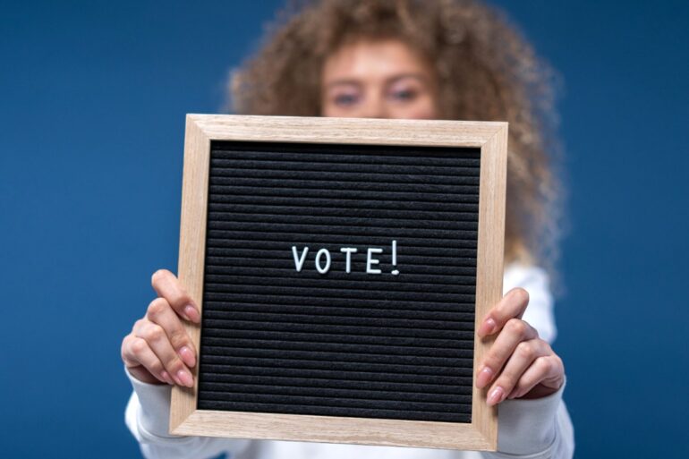 vrouw-signaal-politiek-stemming