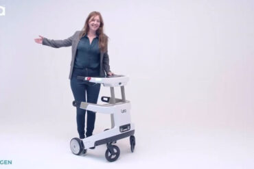 Robot rollator Lea aan het dansen