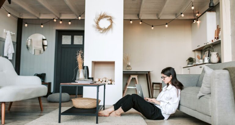 werken-woonkamer-afstandswerk-werk-vanuit-huis