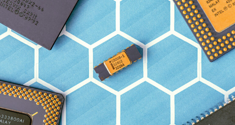 zwarte-en-gele-elektronische-chip