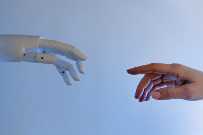 handen-verbinding-toekomst-robot