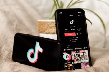 tiktok op smartphone
