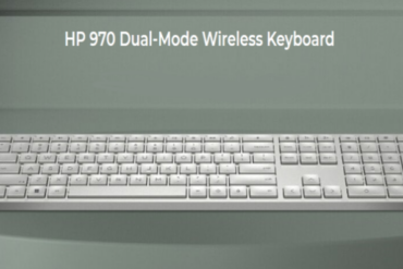 Afbeelding van HP 970 toetsenbord op een groene achtergrond.