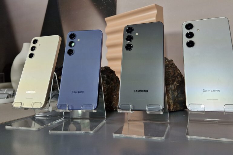 Samsung Galaxy S24 smartphones