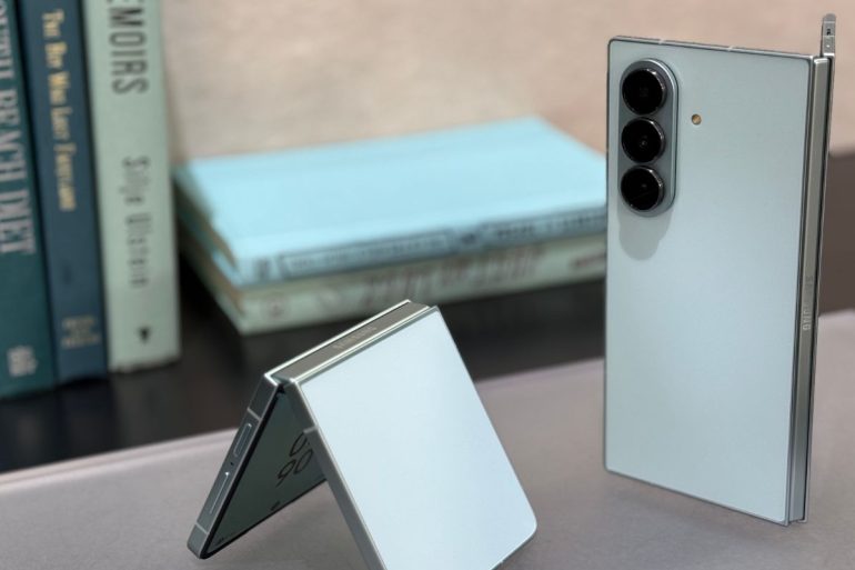 Van foldables tot rollables en van AI tot minimalisme. In dit artikel lees je over een aantal grote smartphone trends voor 2025 (en verder).