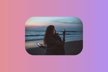 Zó beïnvloedt je smartphone je relatie deze zomer