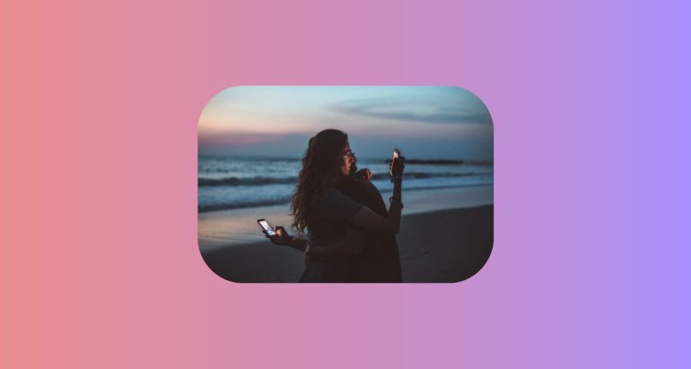 Zó beïnvloedt je smartphone je relatie deze zomer